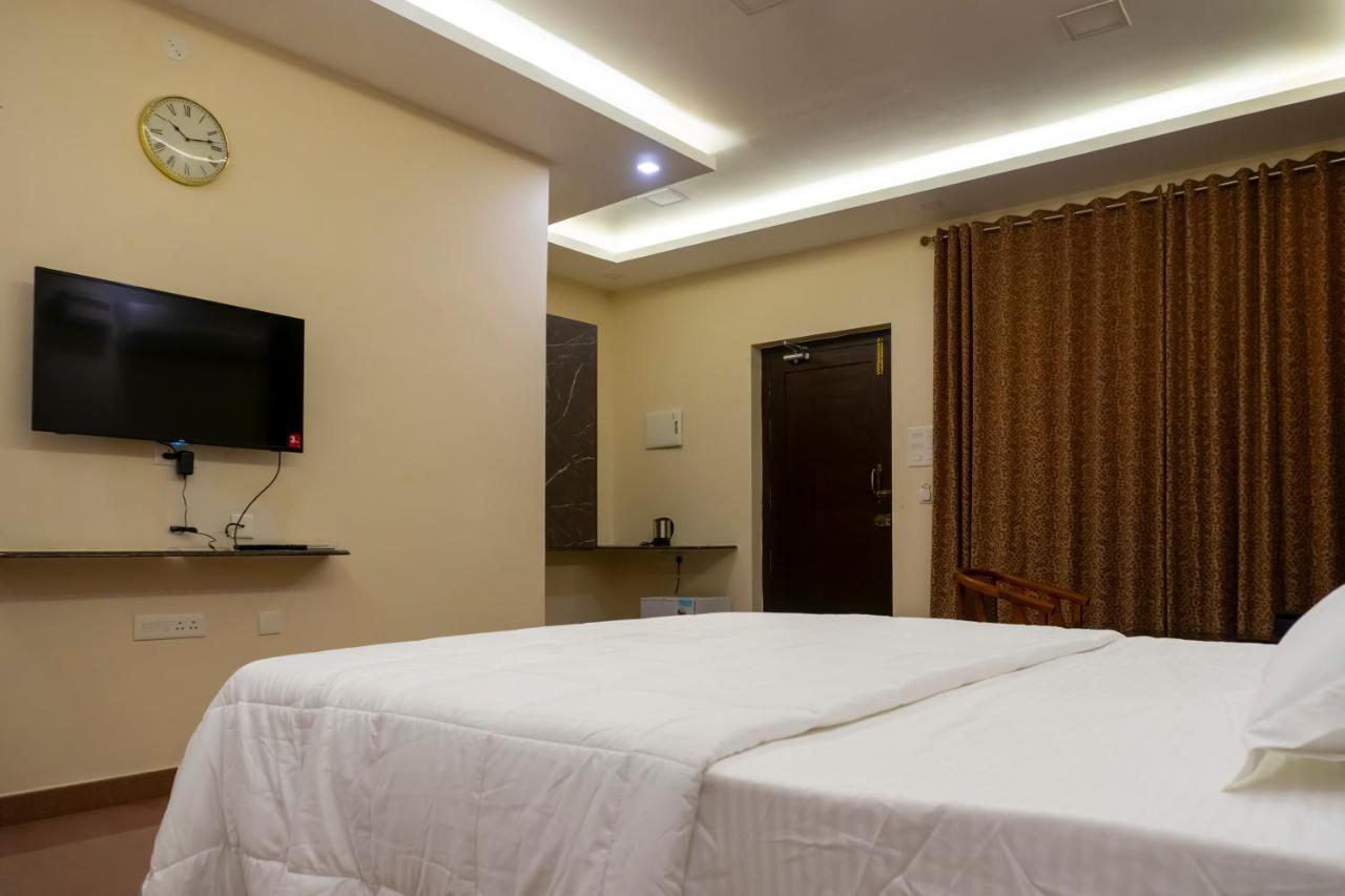 Pranaav Beach Resort Puducherry Buitenkant foto